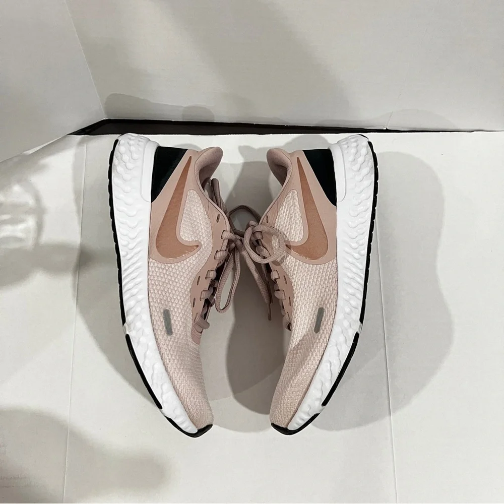 Nike Running Revolution 5 Pink Blush Gold Sneakers Size 6.5 Slip-On Lightweight